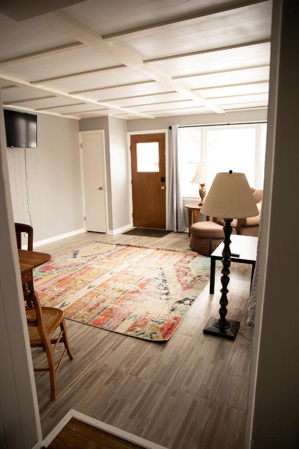 Rustic 2 Bedroom Boho Apartment Laramie Bagian luar foto