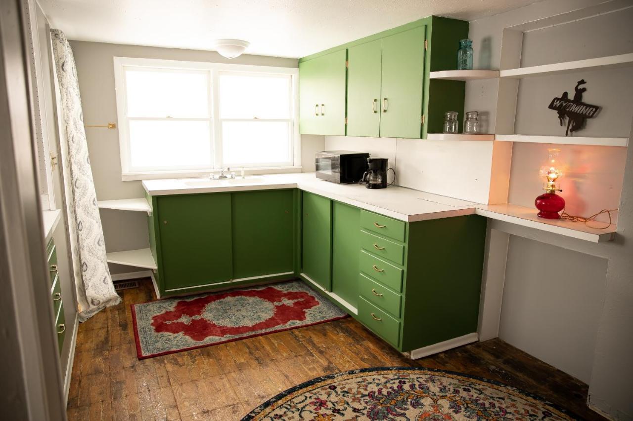 Rustic 2 Bedroom Boho Apartment Laramie Bagian luar foto